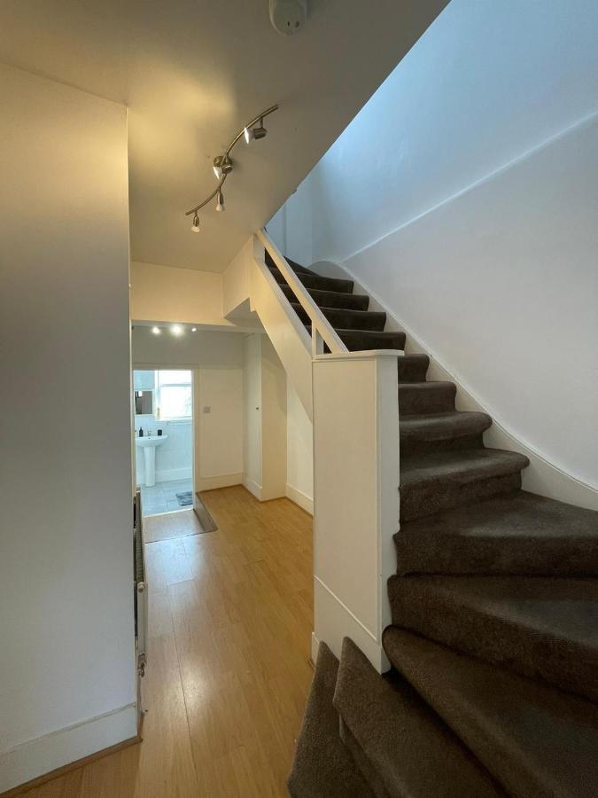 Amazing 3 Bedroom Flat Minutes From Tower Bridge * Londra